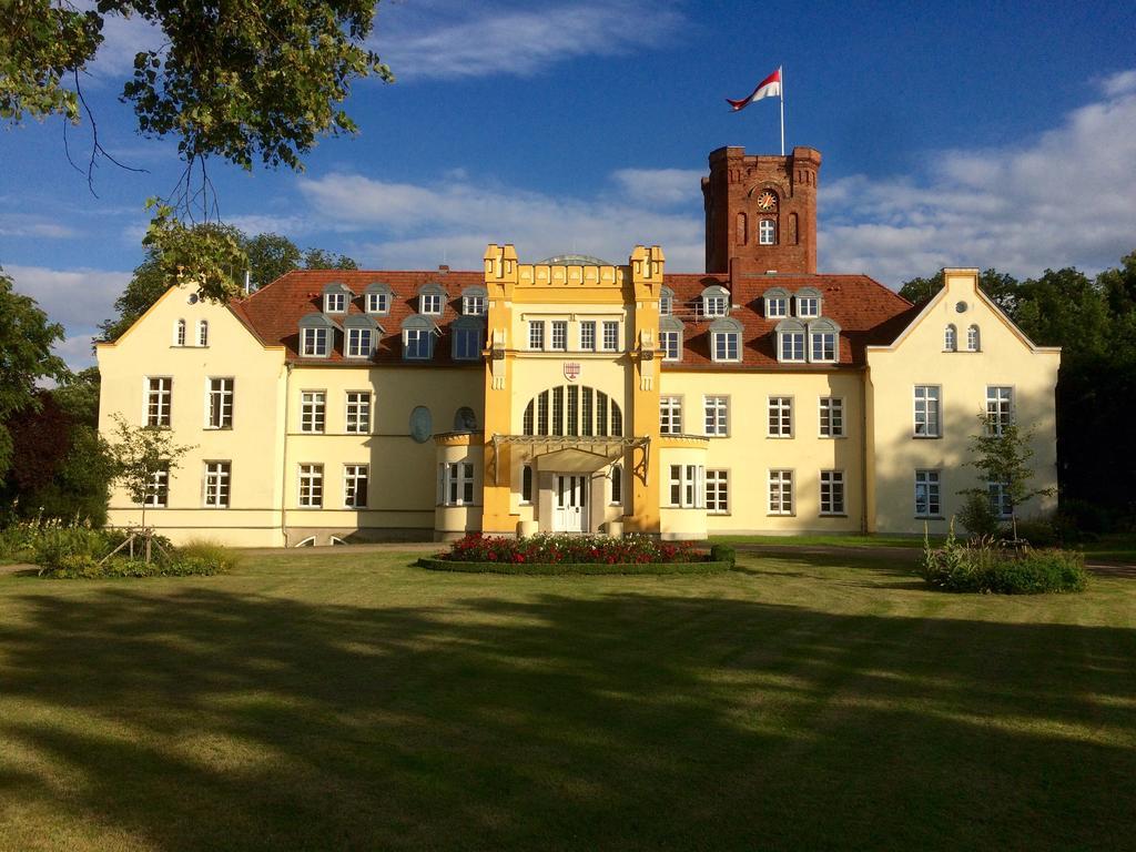 Schloss Lelkendorf - Fewo Parkblick Bagian luar foto